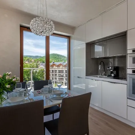Apartamenty Bluesky-Ogrodnicza - Nowoczesne Apartamenty Z Balkonem I Widokiem Na Gory, Blisko Centrum Karpacza, Stokow Narciarskich I Atrakcji Apartmán *