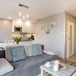 Apartment Apartamenty Bluesky-Ogrodnicza - Nowoczesne Apartamenty Z Balkonem I Widokiem Na Gory, Blisko Centrum Karpacza, Stokow Narciarskich I Atrakcji Karpacz